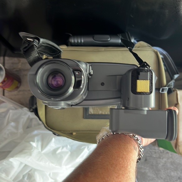 📹📼 Vintage Sharp Slim Cam Camcorder that still works as if this was ‘96 again. - Picture 7 of 15